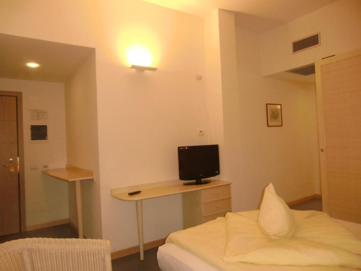 Beach Hotel Du Lac Мальчезине Номер фото